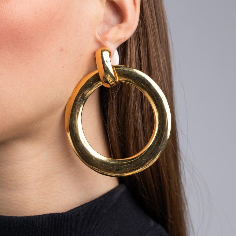 15) Polished Gold Doorknocker Hoop Clip Earrings