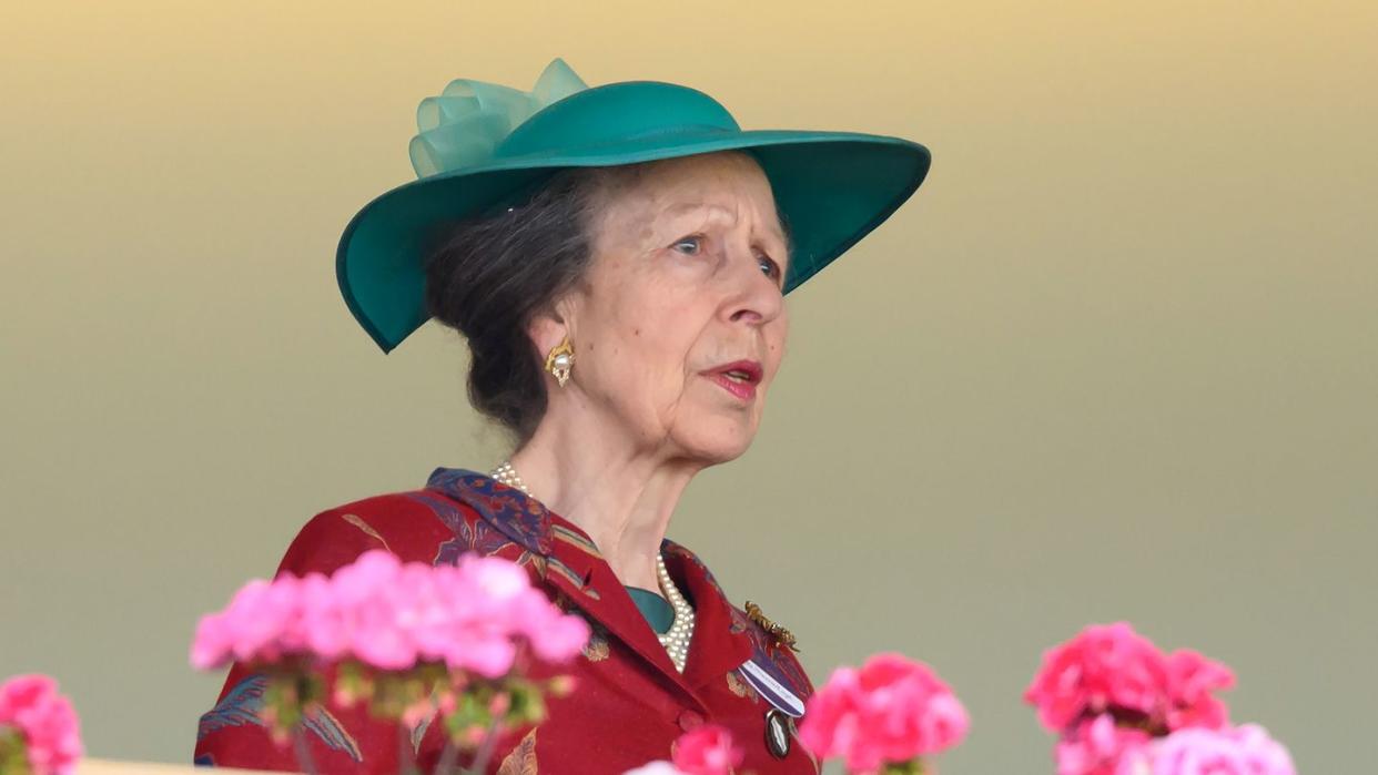 princess anne attends ascot