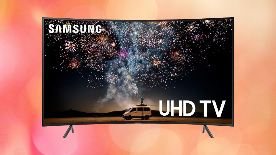 Lose yourself in the Samsung 55-inch Class Curved Smart 4K UHD TV (RU7300). (Photo: Samsung) 