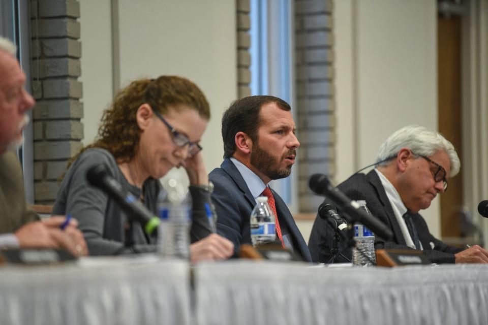 Farragut Alderman Drew Burnette, right, speaks during a board meeting April 3.