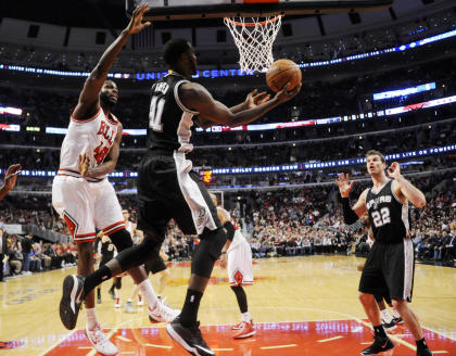 JaMychal Green (41), then with the Spurs, during a game against the Bulls. (USA TODAY Sports)