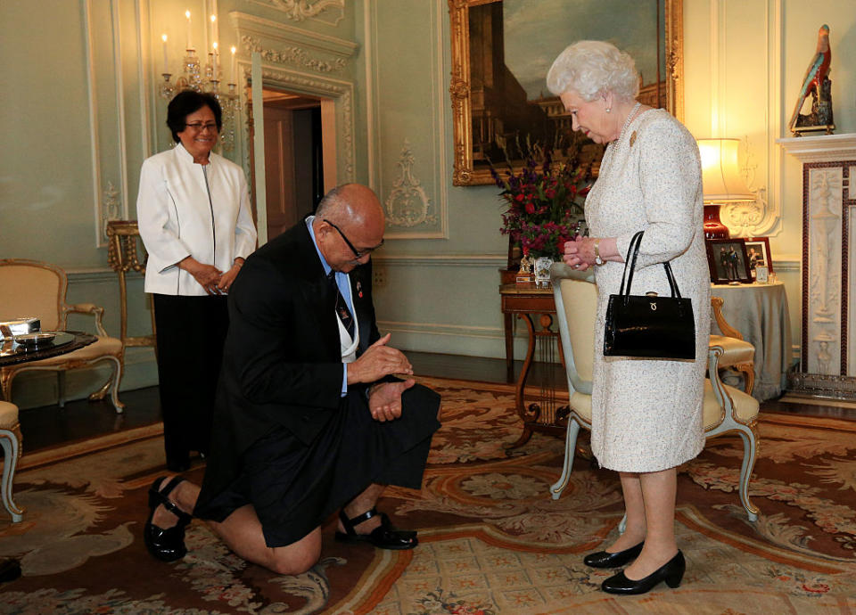 <p>She even carries her purse while at Buckingham Palace. <i>(Photo by Jonathan Brady - WPA Pool/Getty Images)</i><br><br></p>