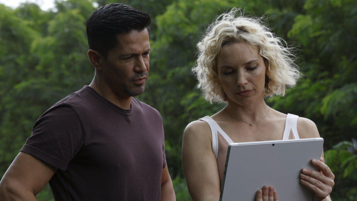  Jay Hernandez as Thomas Magnum and Perdita Weeks as Juliet Higgins in Magnum P.I. Season 5B. 