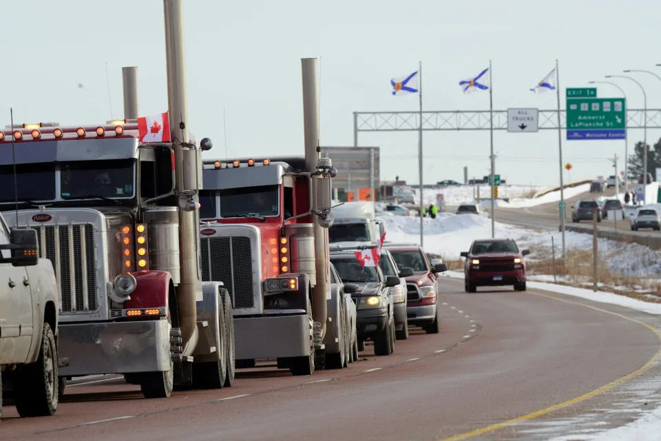 <p>Truck drivers protesting against coronavirus disease (COVID-19) vaccine mandates drive in a convoy on the Nova Scotia/New Brunswick provincial boundary in Fort Lawrence, Nova Scotia, Canada, January 23, 2022. REUTERS/John Morris -</p> 