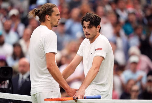 Alexander Zverev and Taylor Fritz speak at the net