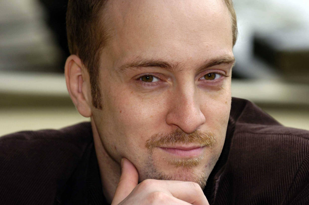 Derren Brown May 2005 Illusionist magician mind control 2000s Portrait studio picture