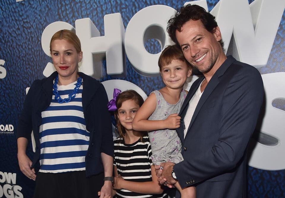 Alice Evans, Ioan Gruffudd and their two daughters in Hollywood in 2018. (Getty Images)