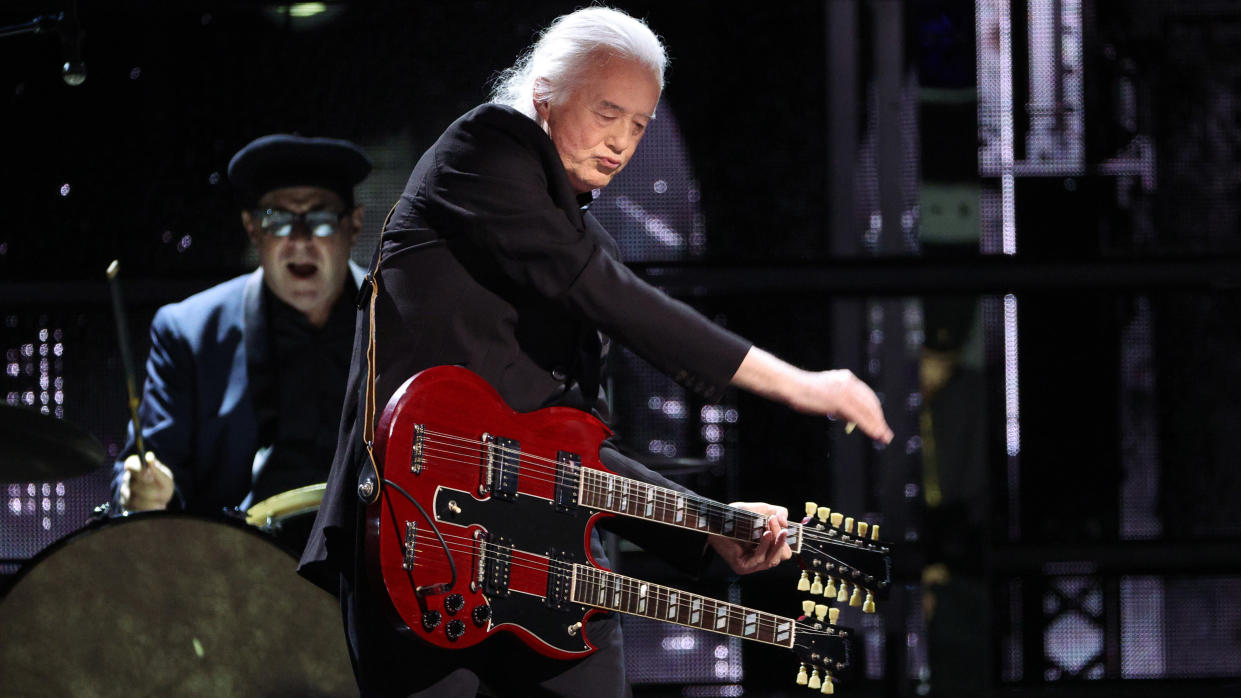  Jimmy Page performs onstage during 38th Annual Rock & Roll Hall Of Fame Induction Ceremony at Barclays Center on November 03, 2023 in New York City. 