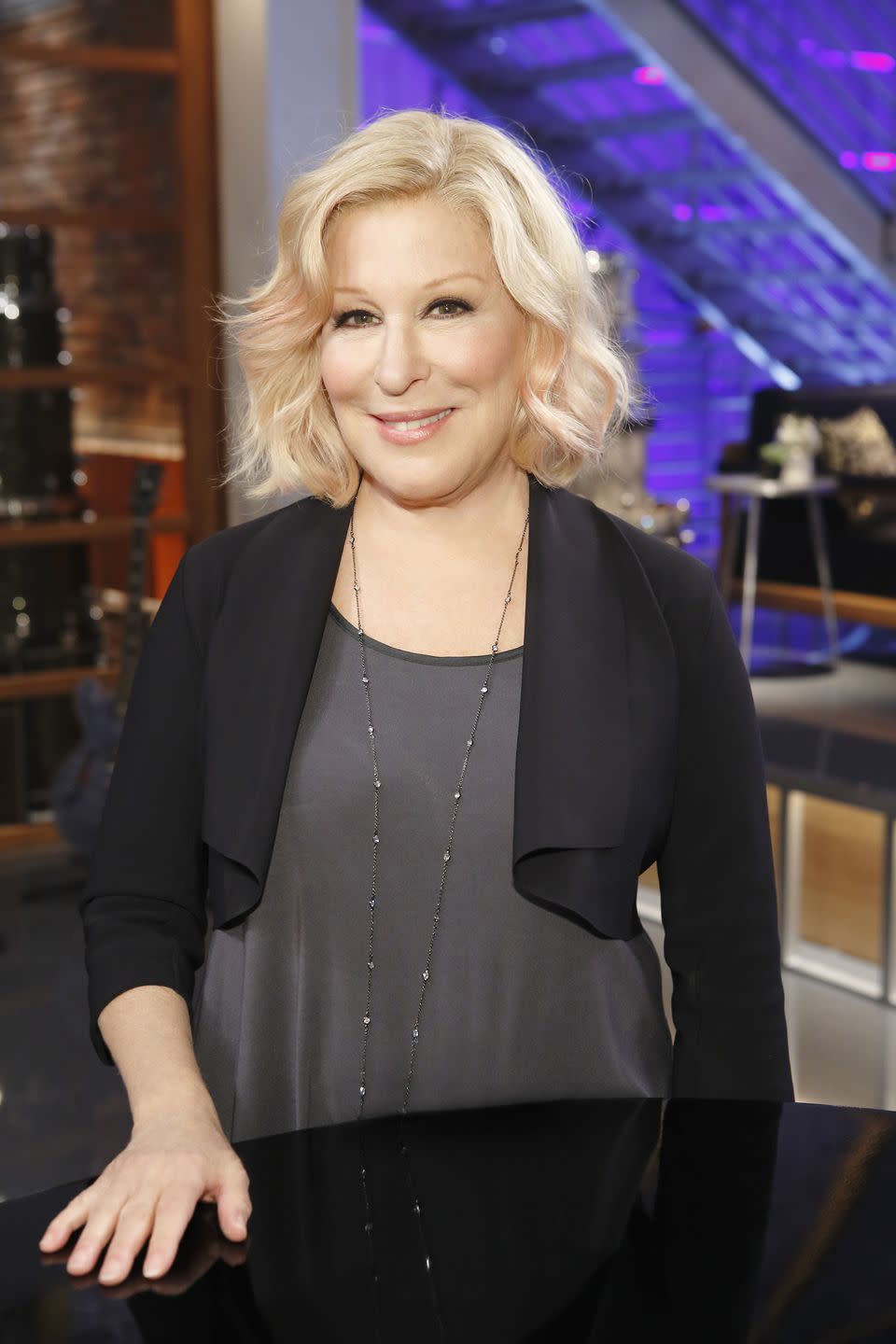 Bette Midler: Delta Phi Epsilon (ΔΦΕ)