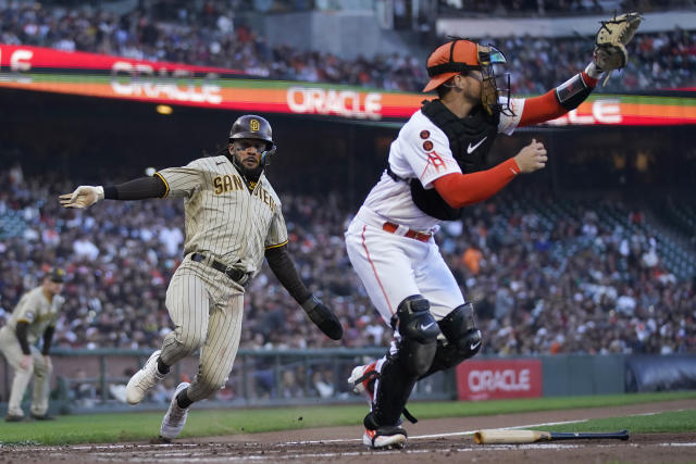 Pederson hits tying homer in 8th, draws winning walk for the Giants in the  9th