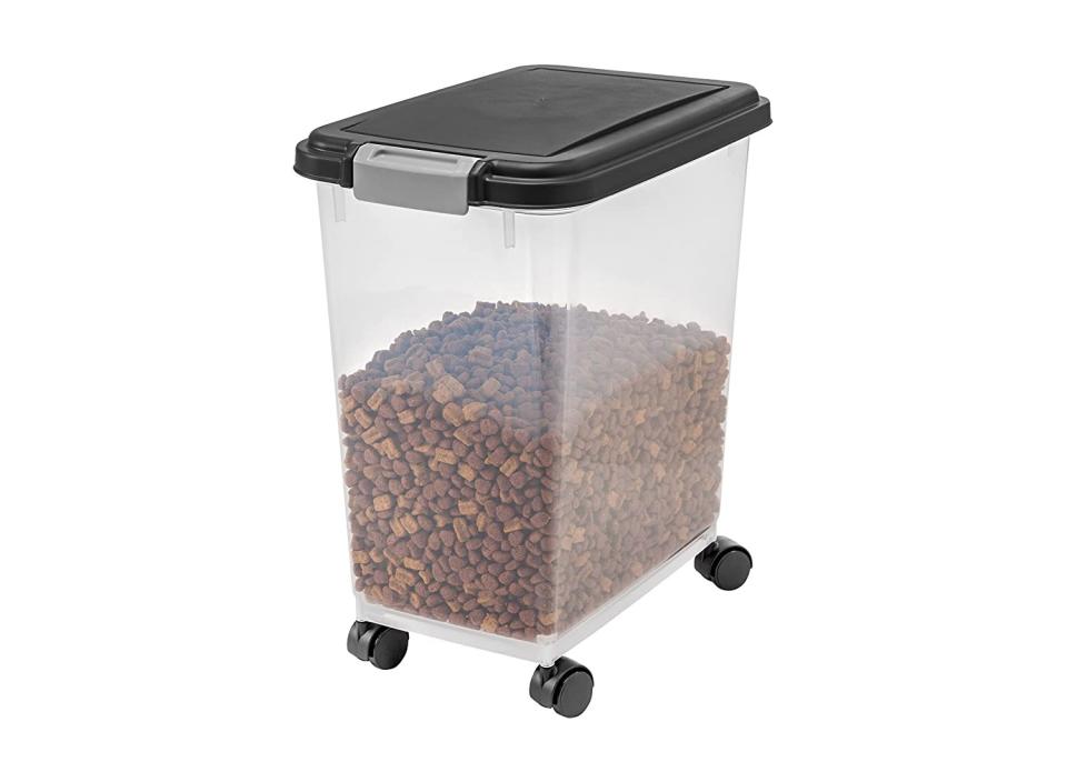 This food container is specially made for your cats, dogs, birds, and more