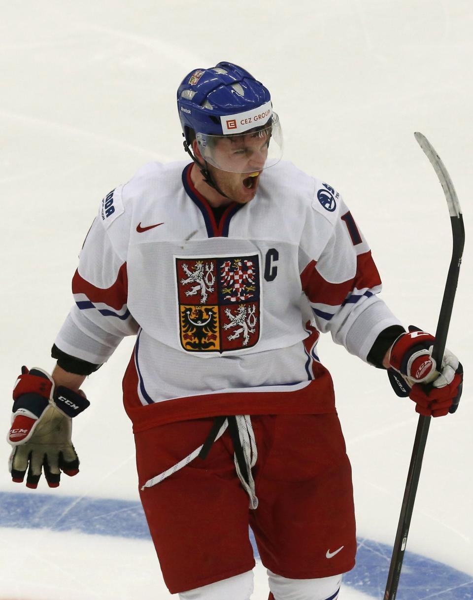 Czech Republic's Petr Sidlik celebrates a goal against Canada by teammate Vojtech Tomecek, not seen, during the third period of their IIHF World Junior Championship ice hockey game in Malmo, Sweden, December 28, 2013. REUTERS/Alexander Demianchuk (SWEDEN - Tags: SPORT ICE HOCKEY)