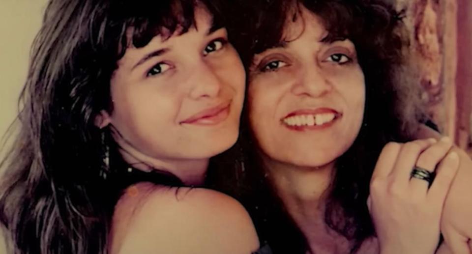 Daniella e Gloria Perez em imagem exibida no documentário 