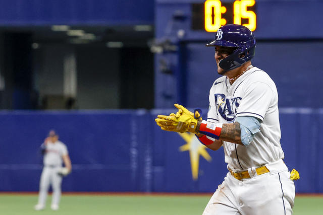 Ray Knight touches home to win game 6 - Baseball In Pics