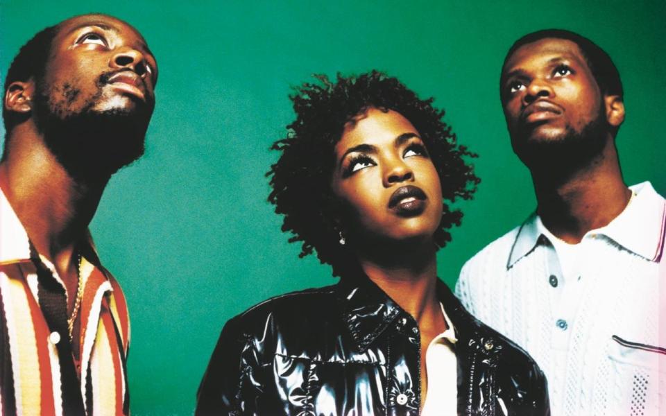 Bis heute die erfolgreichste Hip-Hop-Band aller Zeiten: (von links) Wyclef Jean, Lauryn Hill und Pras Michel sind die Fugees. (Bild: Columbia / Sony Music)