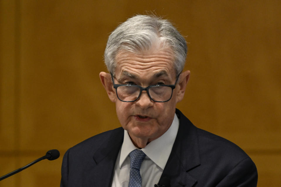 WASHINGTON DC, AS - 09 NOVEMBER: Jerome Powell, Ketua Federal Reserve AS, berbicara pada Konferensi Riset Jack Pollack Tahunan ke-24 di kantor pusat Dana Moneter Internasional di Washington, DC, AS pada 09 November 2023. (Foto oleh Celal Gunes /Anatolia melalui Getty Images)