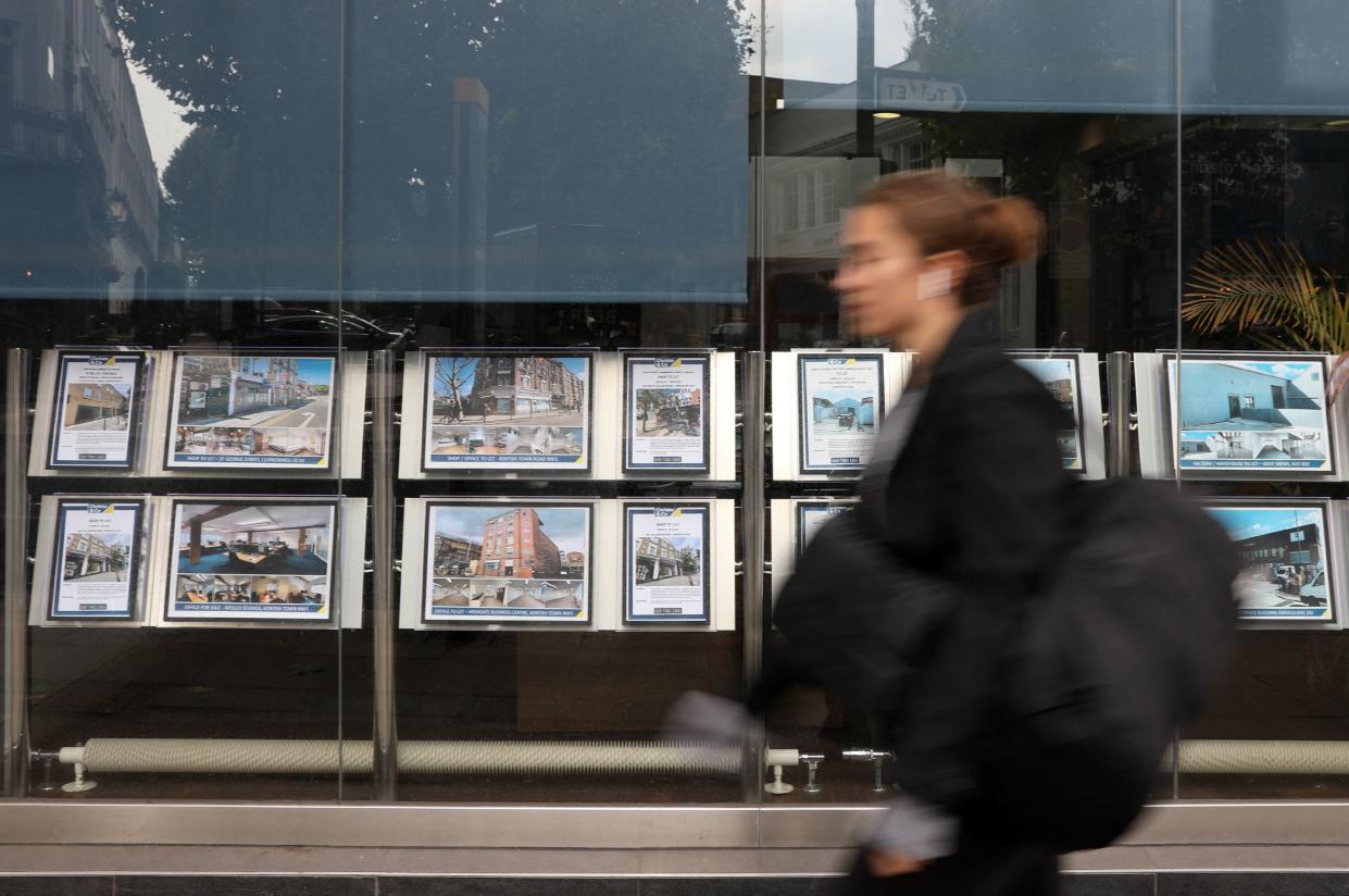 The volume of mortgage application activity dipped for the third consecutive week. (Photo by ISABEL INFANTES / AFP) (Photo by ISABEL INFANTES/AFP via Getty Images)