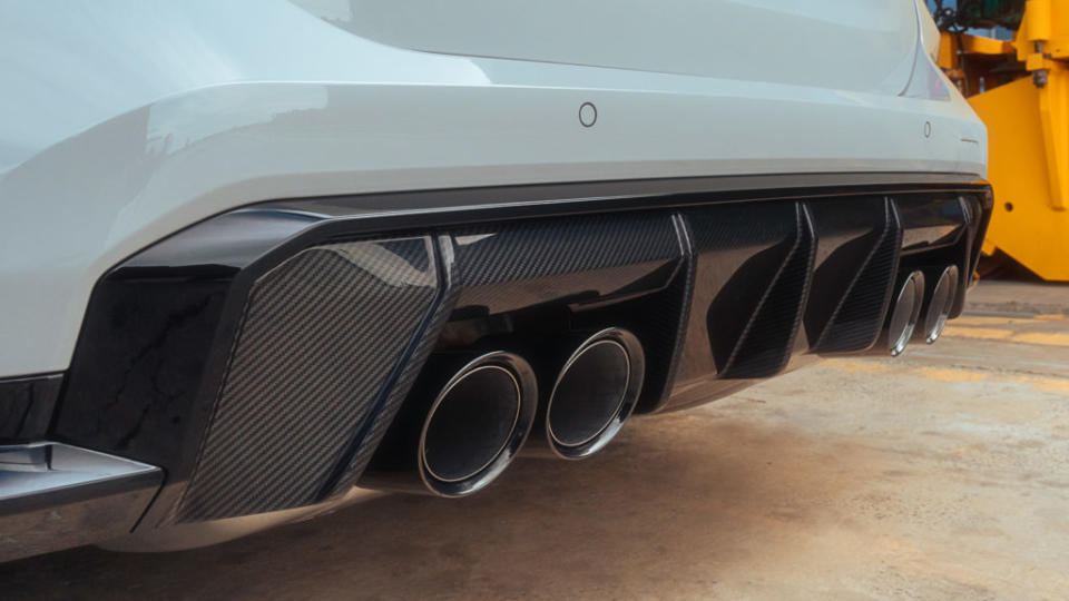 後保桿分流器、口徑達100mm的四出尾管也是M3 Touring的標準配備。(圖片來源/ BMW)