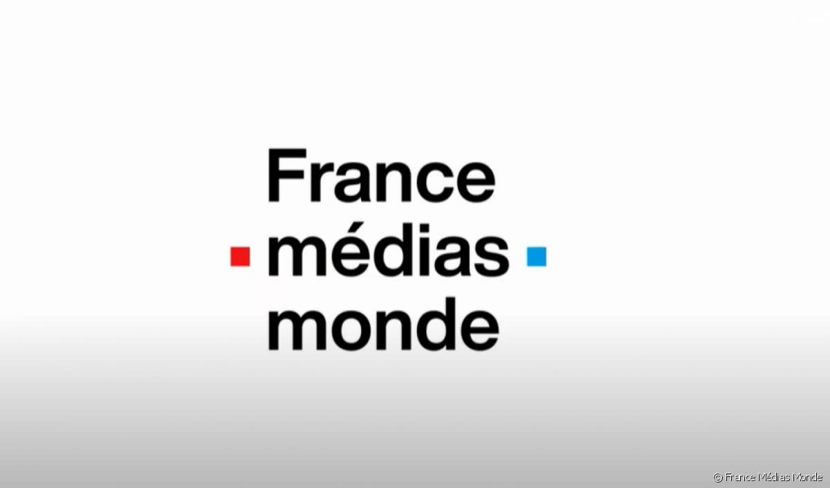 Un climatologue en duplex sur France 24 avec son bébé dans les bras. - France Médias Monde