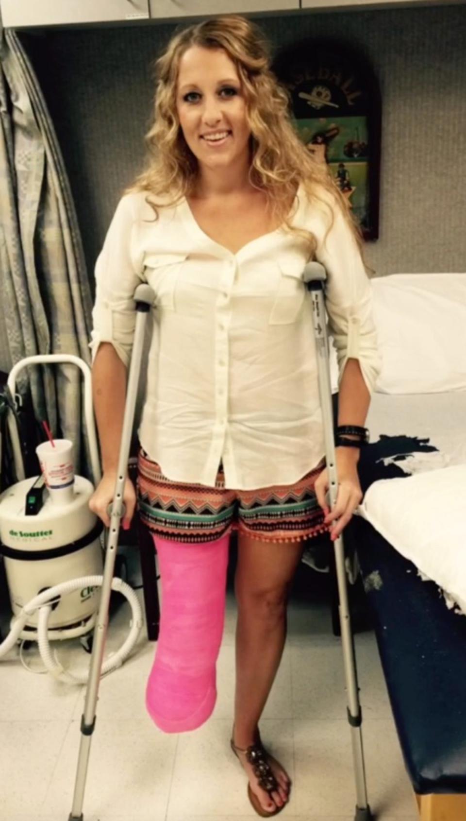 Angie Fowler had her leg amputated after contracting a bacterial infection (Jam Press Vid/@amputeeangie)