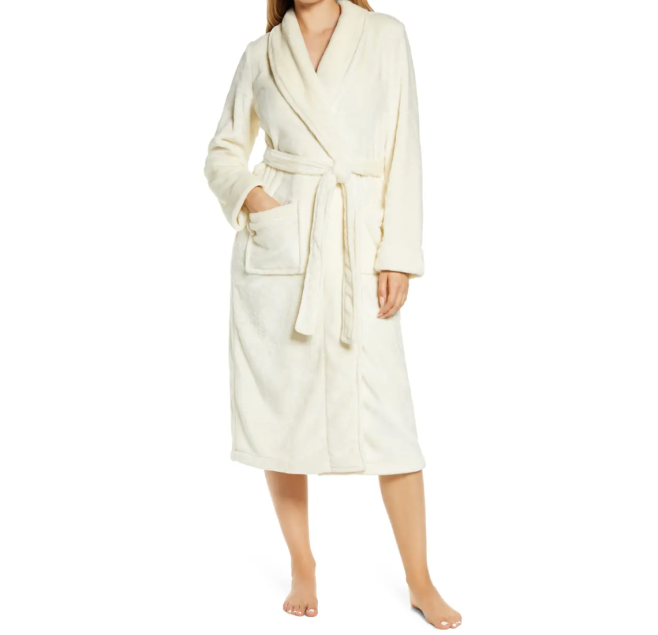 Bliss Plush Robe. Image via Nordstrom.