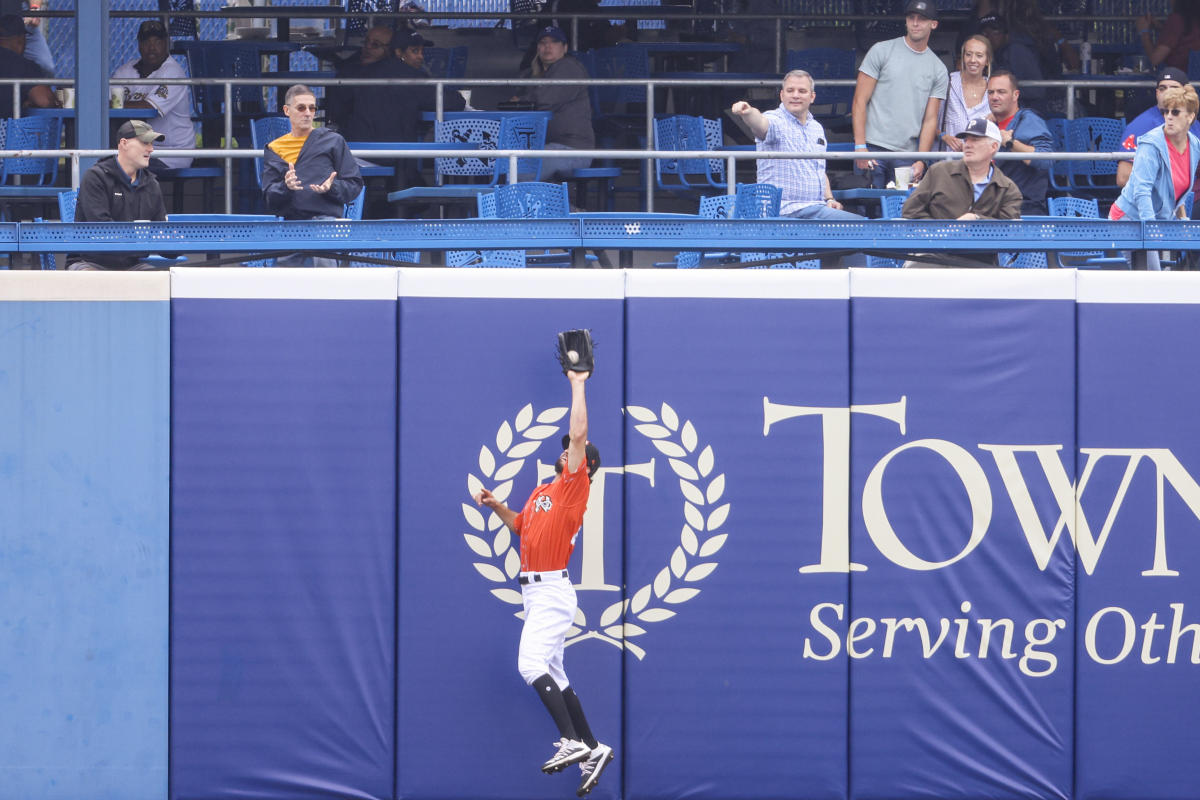 Norfolk Tides Turn Back the Clock Night — M. Barkley Photography