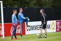 Germany national goalkeepers Marc-Andre ter Stegen and Bernd Leno (C) talk to goalkeeping coach Andreas Koepke (R) during a training session in Frankfurt, Germany, October 6, 2015. REUTERS/Ralph Orlowski