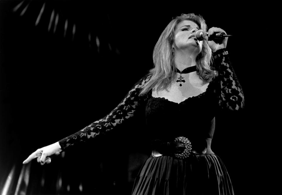 Trisha Yearwood performing in 1990