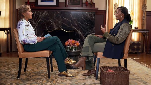 PHOTO: Robin Roberts speaks with former first lady Michelle Obama for the ABC special, 'Michelle Obama: The Light We Carry, A Conversation with Robin Roberts.' (ABC News)