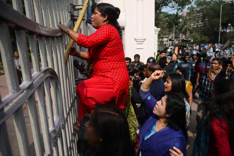 Supporters of Bangladesh's ruling party stage a protest in Dhaka, on December 30, 2013