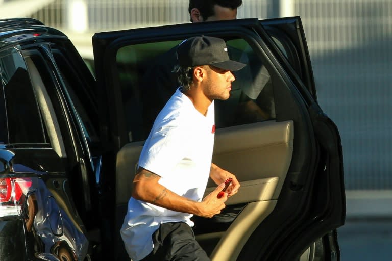 Neymar, de visita en Porto, ciudad donde pasó la revisión médica para fichar por el Paris Saint-Germain. / Foto: AFP