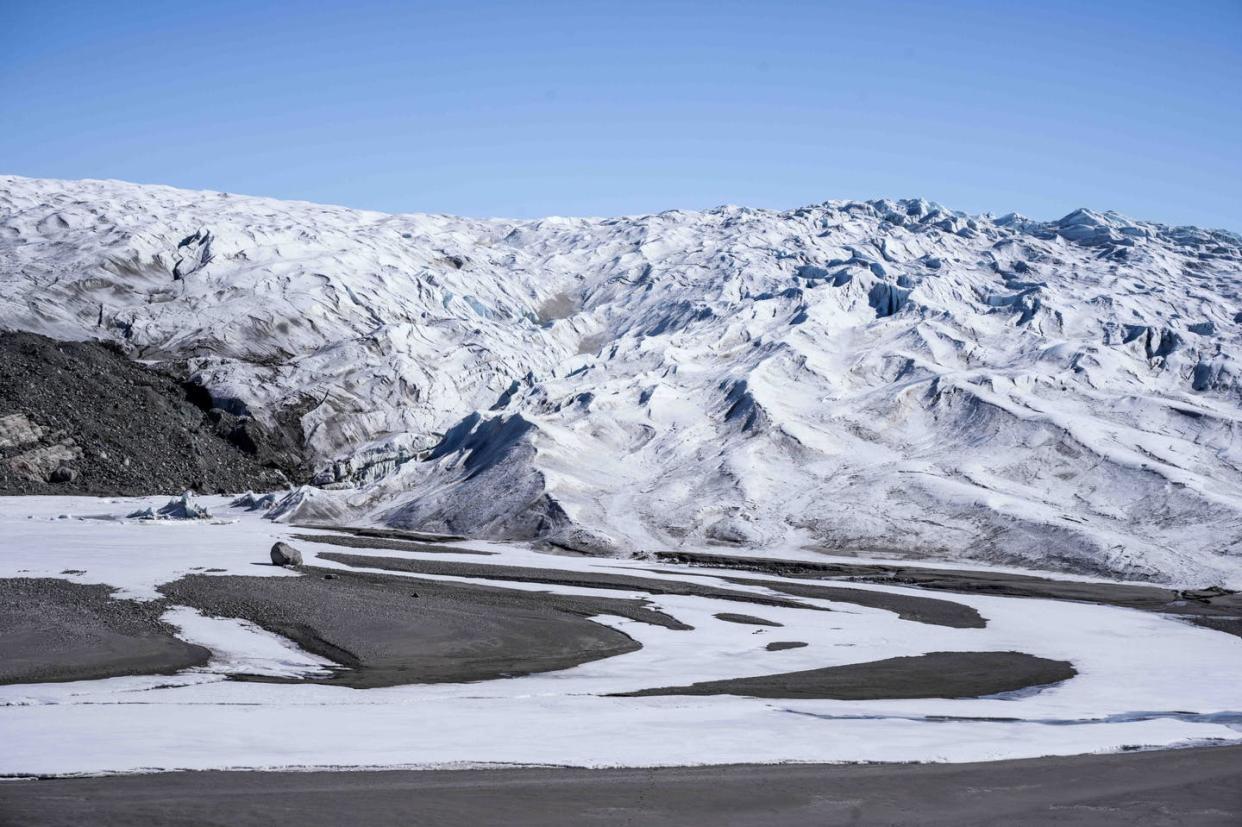 <span class="caption">During ice ages, ice sheets like the one in Greenland have covered much of Earth's surface. </span> <span class="attribution"><a class="link " href="https://www.gettyimages.com/detail/news-photo/the-greenland-ice-sheet-is-the-largest-ice-sheet-in-the-news-photo/1399203109" rel="nofollow noopener" target="_blank" data-ylk="slk:Thor Wegner/DeFodi Images via Getty Images;elm:context_link;itc:0;sec:content-canvas">Thor Wegner/DeFodi Images via Getty Images</a></span>