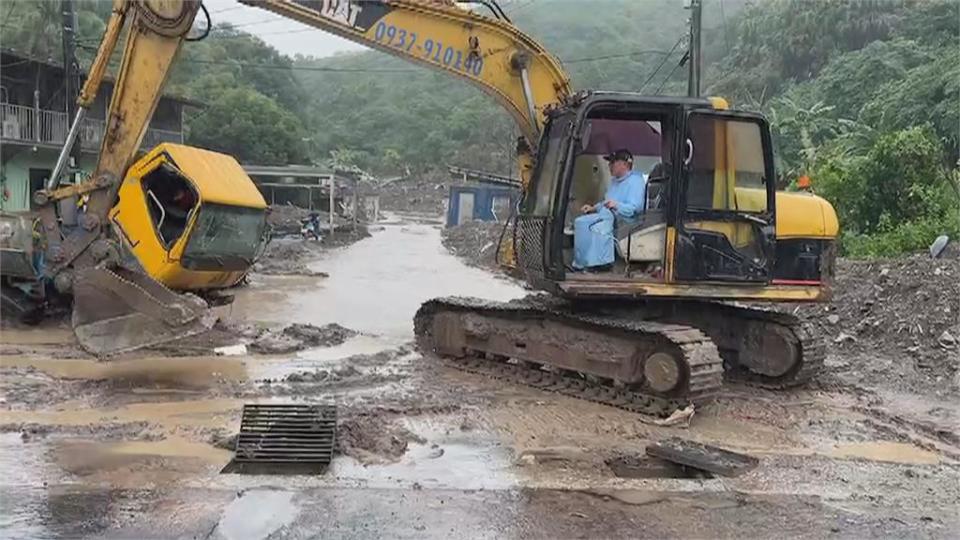 「尼莎」剛走又下暴雨！　七堵營造廠自力救濟疏通排水