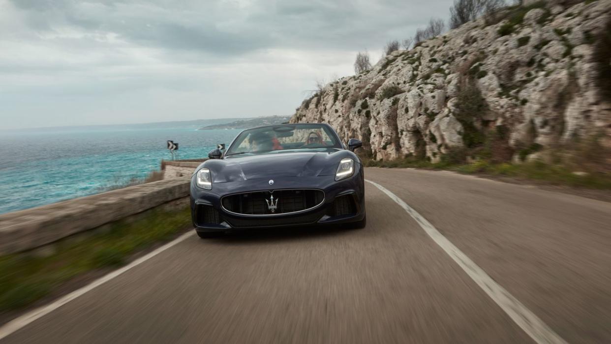 2024 maserati grancabrio trofeo