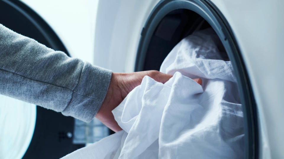 Removing white bedding from washing machine