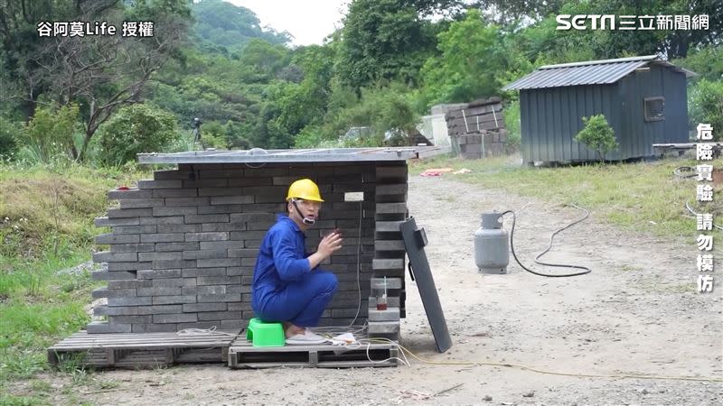 電影《暫時停止呼吸2》中，男主角利用電源線短路引爆瓦斯將壞人打敗。（圖／谷阿莫Life 授權）