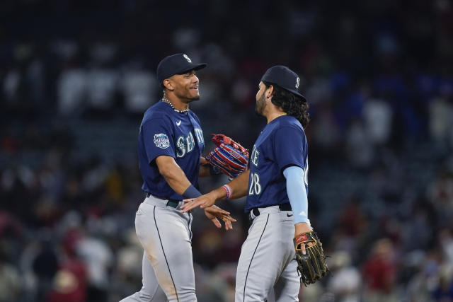 Shohei Ohtani hits 40th homer after leaving mound early with