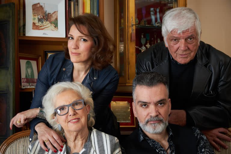 Susana Rinaldi, Ligia, Osvaldo y Alfredo Piro , una familia 