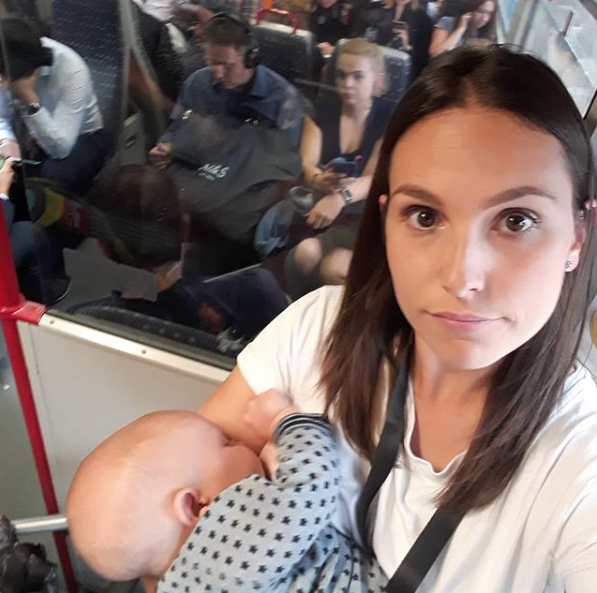 Kate <span>Hitchens</span> penned a post urging commuters to be kinder after she was forced to breastfeed her 6-month-old son, Charli, standing up during a recent trip. (Photo: Instagram/babyledweaningclub)