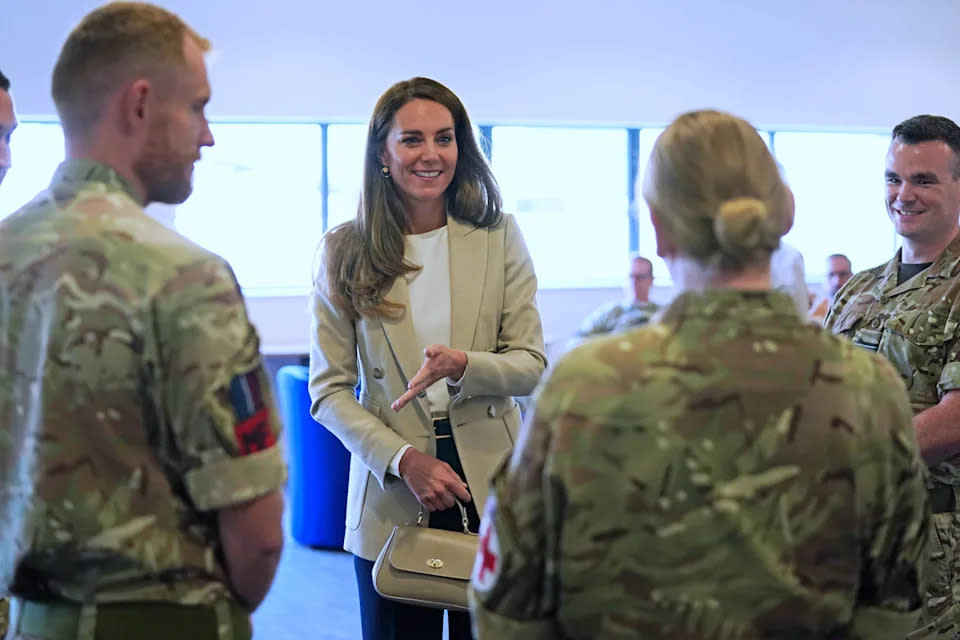 Kate bei ihrem Besuch eines Luftwaffenstützpunkts in Brize Norton nahe Oxford. Foto: Getty
