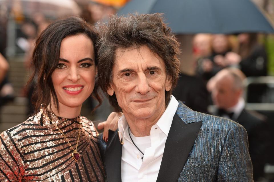 Ron Wood steht vielen Rocker-Kollegen in nichts nach. Als seine Frau Sally Humphreys im Mai 2016 die Zwillinge Gracie Jane und Alice Rose auf die Welt brachte, stand der Rolling-Stones-Gitarrist kurz vor seinem 69. Geburtstag. (Bild: Getty Images / Jeff Spicer)