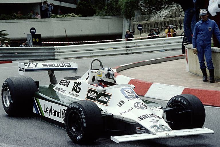 El Williams de Reutemann en la curva del hotel Loews, la más lenta de la Fórmula 1; el 18 de mayo de 1980, el santafesino logró su primera victoria en la escudería británica, el antepenúltimo de los 36 triunfos argentinos en la categoría