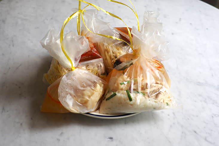 The noodles are all packed neatly in plastic bags with their sauces tied together so you won't mix it up