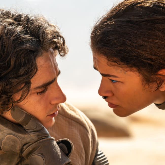 Timothée Chalamet y Zendaya en una escena de 'Dune 2', dirigida por Denis Villeneuve (Warner Bros.) credit:Bang Showbiz