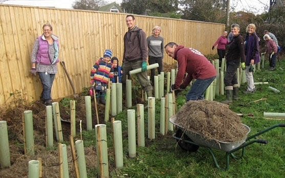Bénévoles aidant au projet Great Big Dorset Hedge