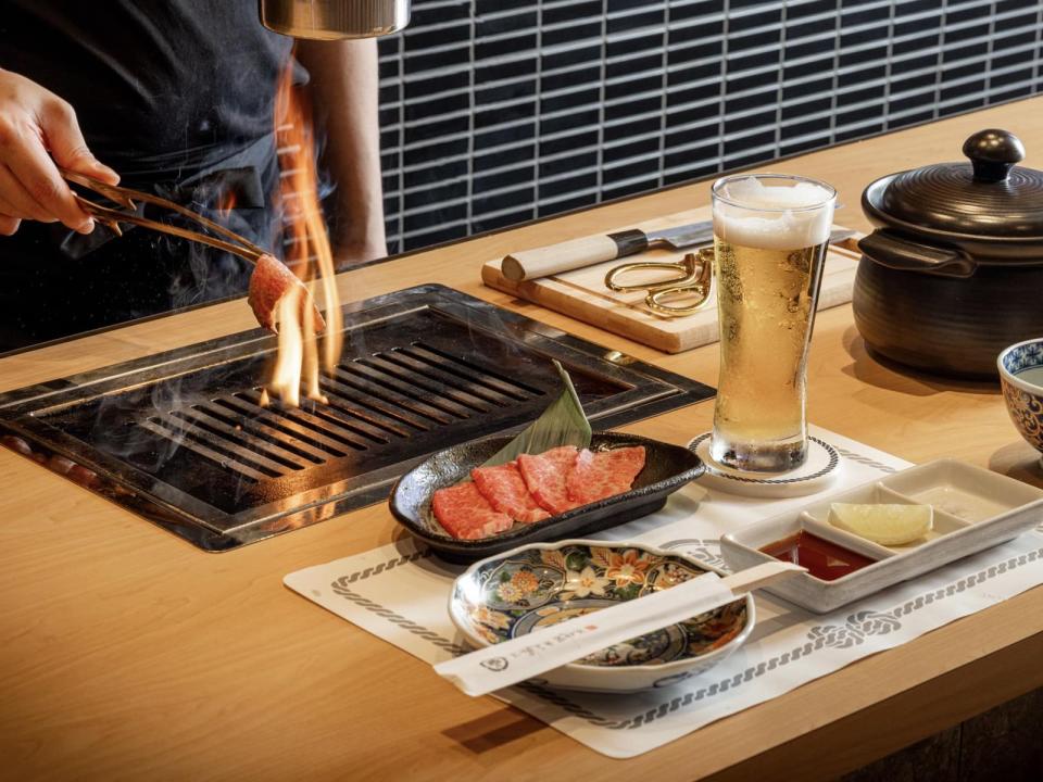 台中市一家主打使用日本頂級和牛的燒肉店遭爆使用過期食材。（翻攝自臉書@和牛EMPEROR）