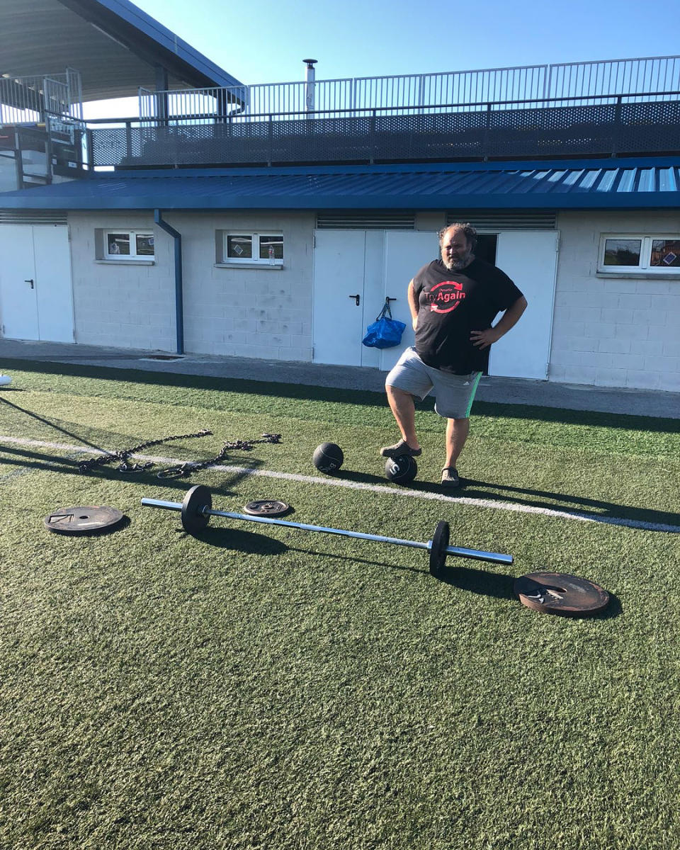 Este exjugador argentino, actual técnico del Independiente de Santander, comenzó un estilo de vida sedentario tras colgar las botas hace 12 años. Los malos hábitos le llevaron a padecer problemas de salud y también le afectó a la relación con su familia. Entonces decidió cambiar radicalmente para comenzar a perder peso. (Foto: Instagram / <a href="http://www.instagram.com/p/BmgwPQLHqDn/" rel="nofollow noopener" target="_blank" data-ylk="slk:@desafiotryagain;elm:context_link;itc:0;sec:content-canvas" class="link ">@desafiotryagain</a>).