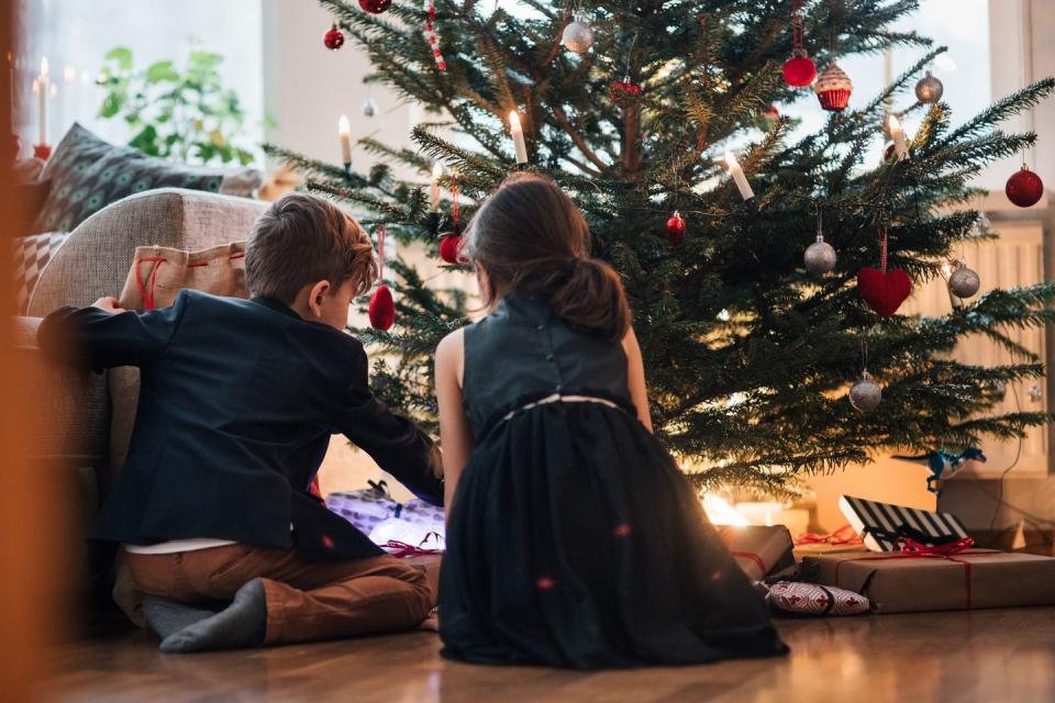 how to hang christmas tree lights bottom to top