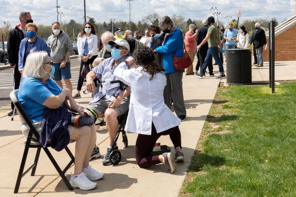 A man receives a dose of a coronavirus disease (COVID-19) vaccine at a clinic ran by Skippack Pharmacy as cases rise in the state in Lansdale, Pennsylvania, U.S., April 18, 2021.  (Hannah Beier/Reuters)