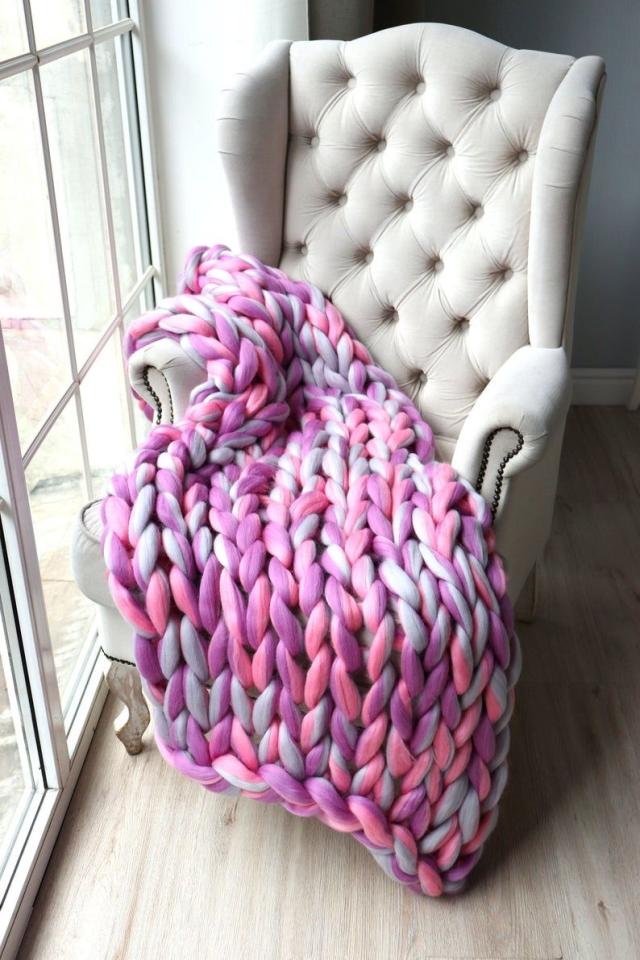 Our Nuzzie Knit Weighted Blanket looks so good in pink, right? We are  obsessed with this color too! 💖 📸 : @isabellagoria #cozyclub…